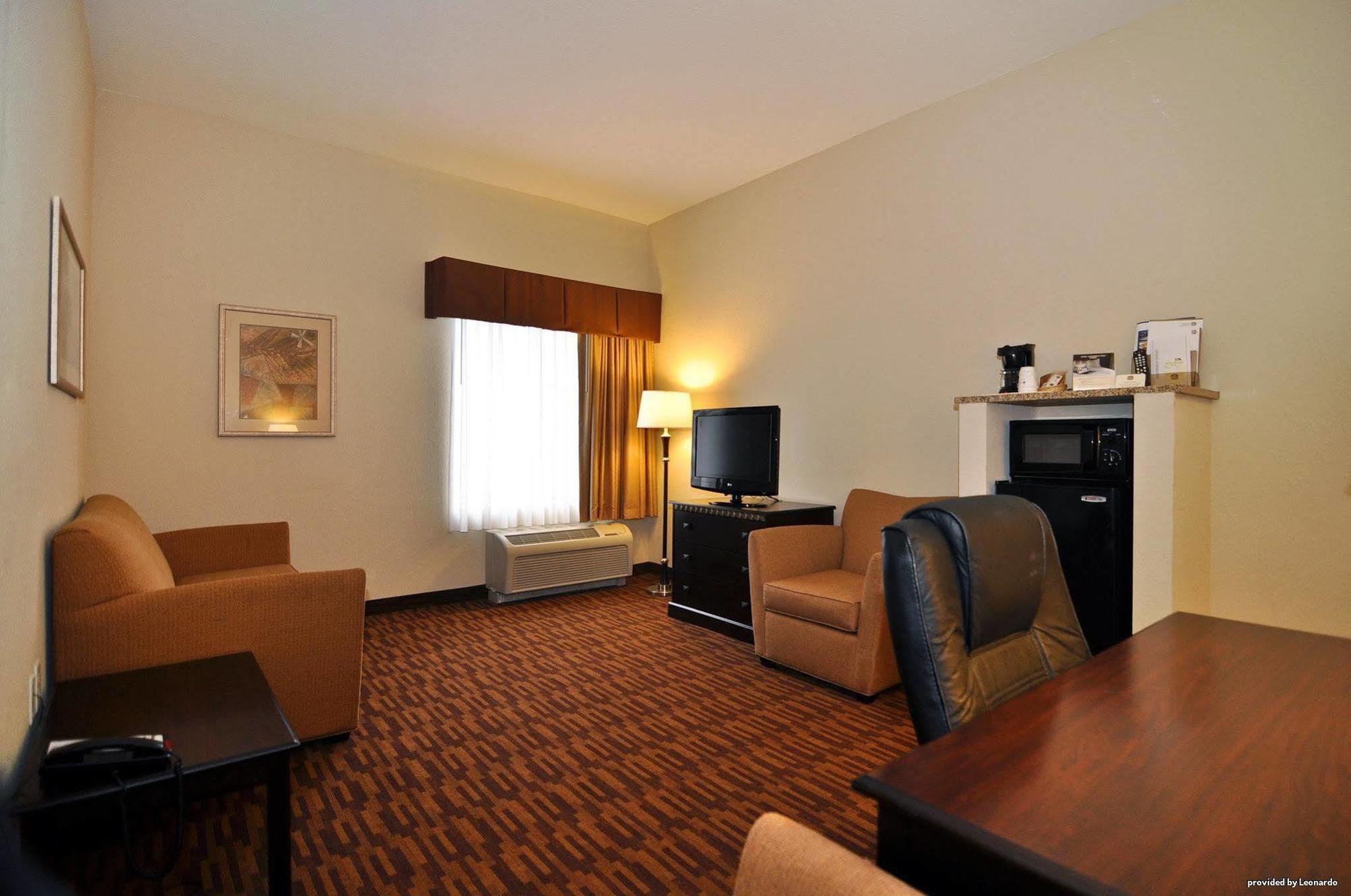 Days Inn By Wyndham Semmes Мобіл Номер фото