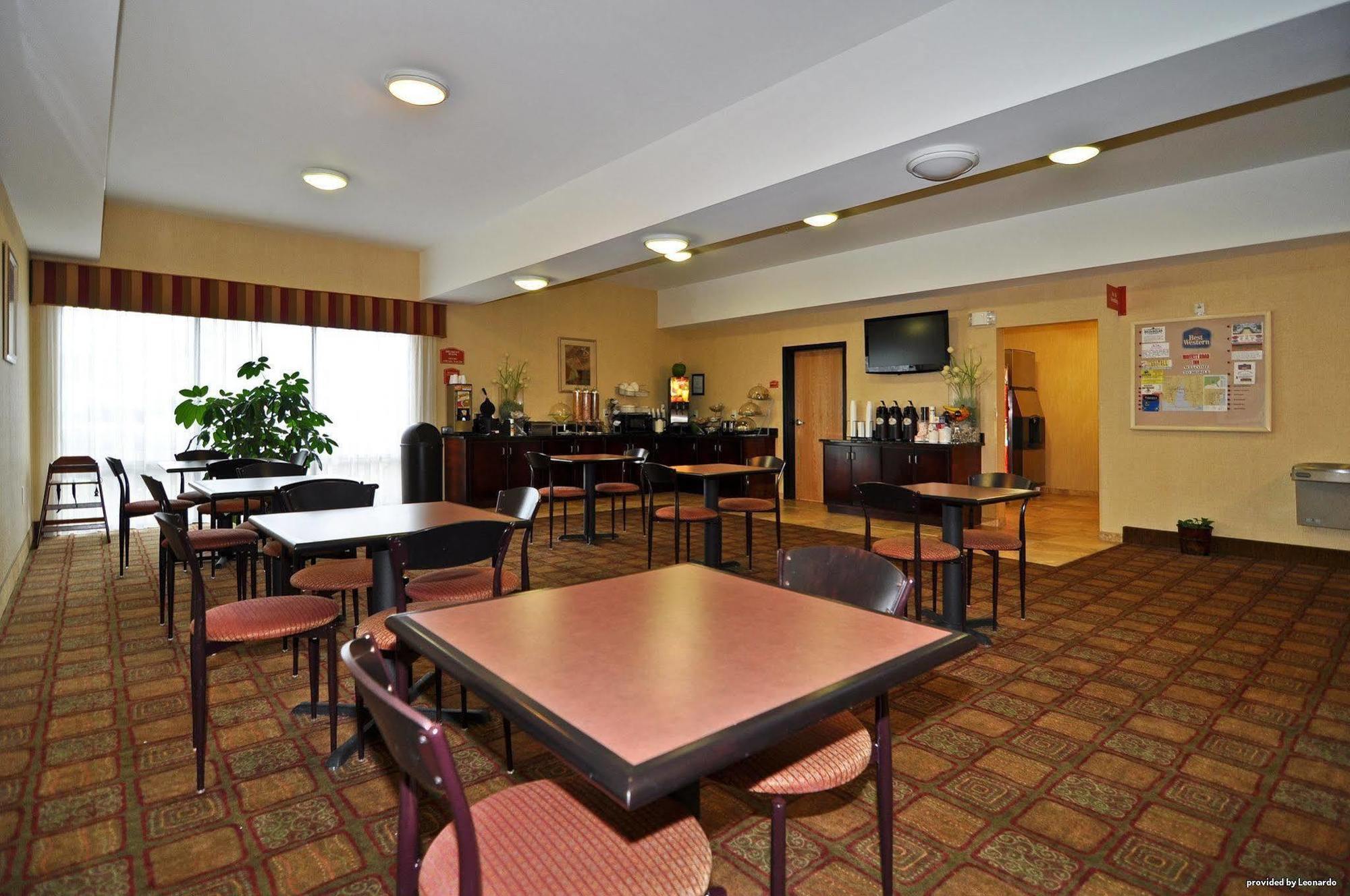 Days Inn By Wyndham Semmes Мобіл Ресторан фото